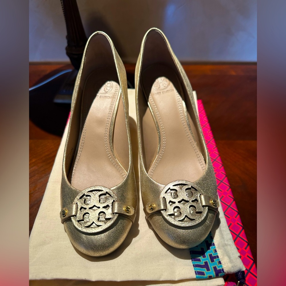 Tory Burch Gold Women's heel Shoes - Great Condition